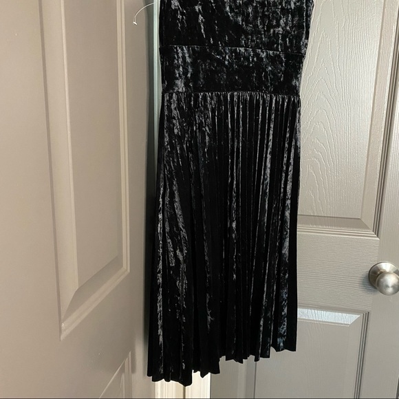 ModCloth New Splendorous Spree Black Crushed Velvet Dress Size Small Velveteen - Picture 6 of 13